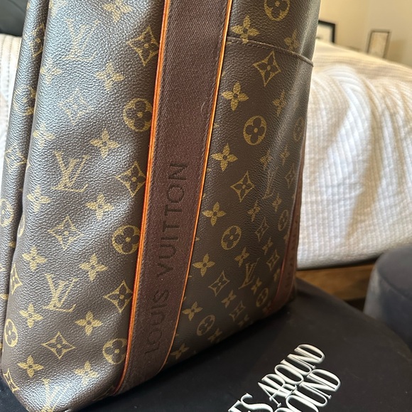 Louis Vuitton
Cabas Beaubourg Monogram Canvas - Picture 7 of 11